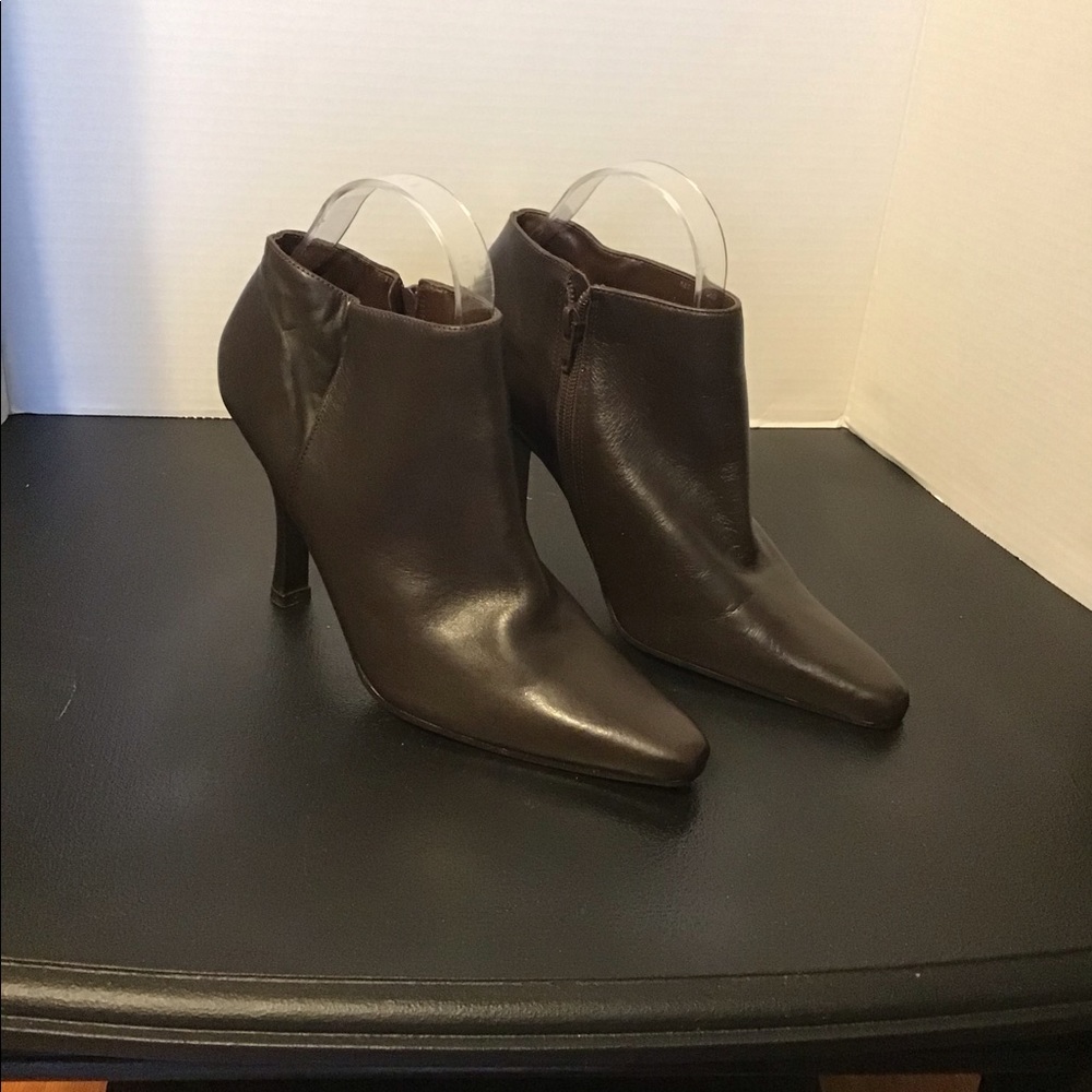 Chinese Laundry Women’s Pointy Toe Ankle Booties - Picture 5 of 7